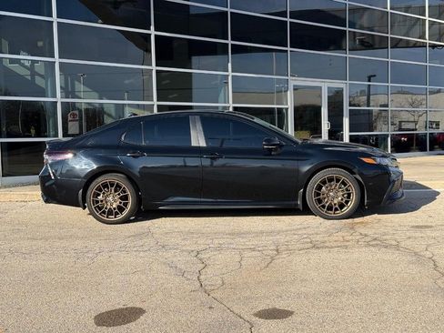 Used 2023 Toyota Camry SE image 2
