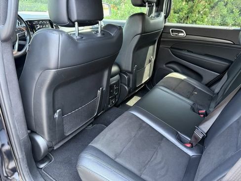 Used 2019 Jeep Grand Cherokee Altitude AWD/4WD image 18