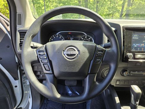 Used 2024 Nissan Frontier S RWD image 15