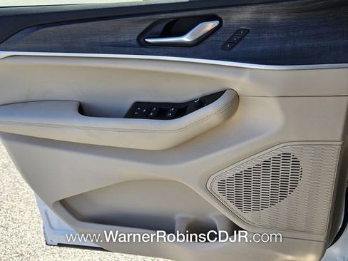 New 2025 Jeep Grand Cherokee Limited w/ Luxury Tech Group II image 29