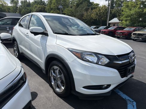 Used 2017 Honda HR-V EX image 2