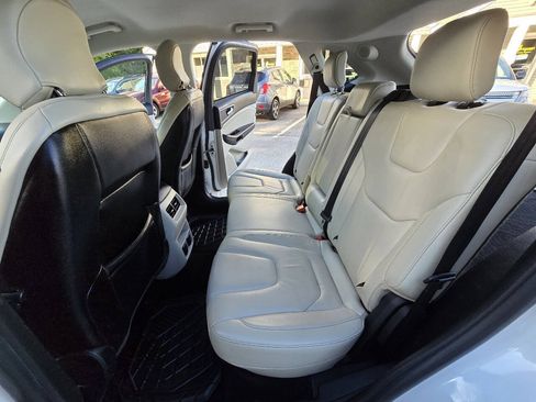 Used 2017 Ford Edge Titanium w/ Technology Package AWD/4WD image 19