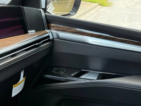 New 2026 Cadillac Escalade ESV Platinum Sport w/ LPO, ONYX Package AWD/4WD image 34
