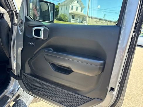 Used 2020 Jeep Gladiator Sport w/ Quick Order Package 24S AWD/4WD image 33