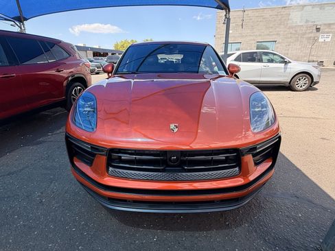 Used 2024 Porsche Macan AWD/4WD image 2
