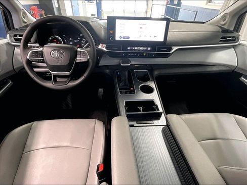 Used 2025 Toyota Sienna XLE w/ XLE Plus Package AWD/4WD image 22