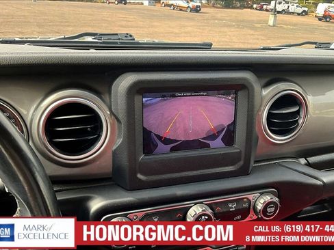 Used 2019 Jeep Wrangler Unlimited Sahara AWD/4WD image 14