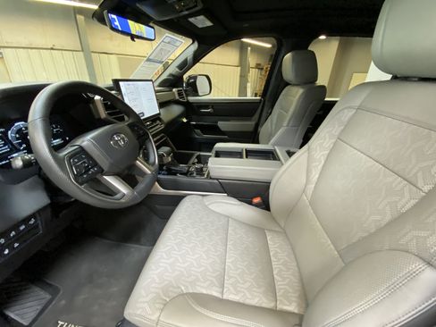 Used 2025 Toyota Tundra Limited image 24