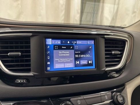 Used 2022 Chrysler Voyager LX FWD image 24