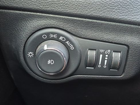 Used 2020 Jeep Compass Latitude AWD/4WD image 10