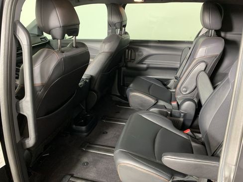 Used 2022 Toyota Sienna XSE FWD image 36