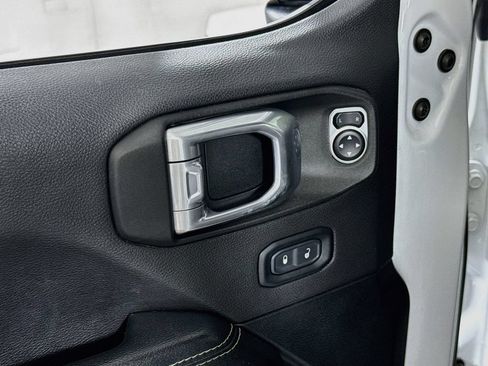 Used 2021 Jeep Wrangler Unlimited Sahara AWD/4WD image 18