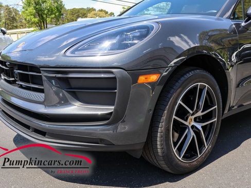 Used 2023 Porsche Macan AWD/4WD image 9