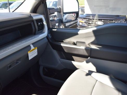 New 2026 Ford F250 XL w/ XL Chrome Package image 9