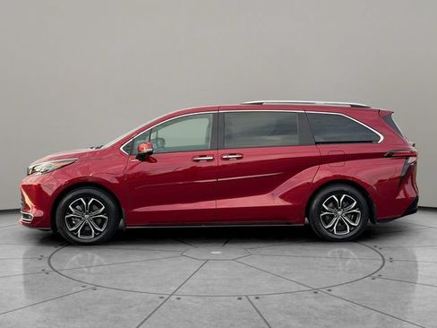 Certified 2025 Toyota Sienna Platinum AWD/4WD image 3