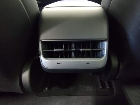 Used 2023 Tesla Model 3 Performance image 28