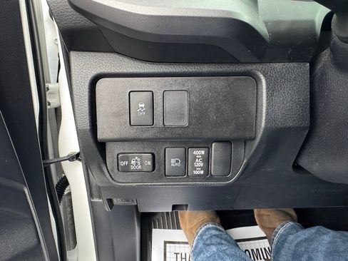 Used 2021 Toyota Tacoma TRD Off-Road w/ Technology Package image 11