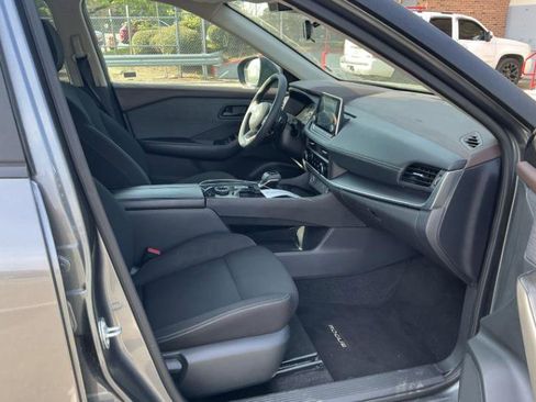 Used 2023 Nissan Rogue S image 17
