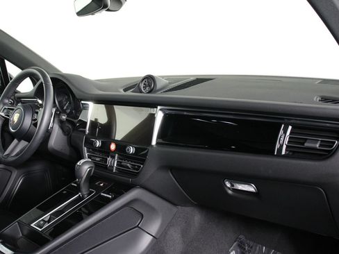 Certified 2026 Porsche Macan AWD/4WD image 24