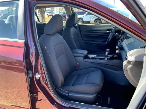 Used 2024 Nissan Altima 2.5 SV w/ SV Premium Package image 8