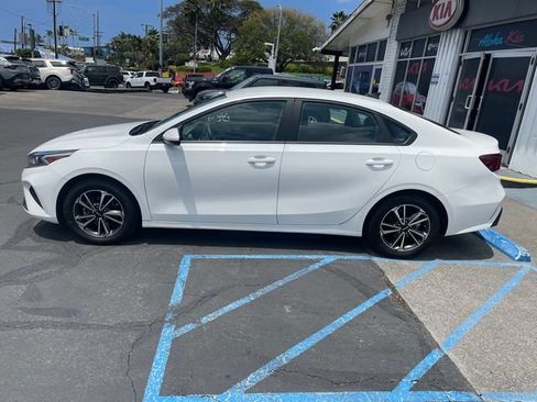 Used 2024 Kia Forte LXS FWD image 3