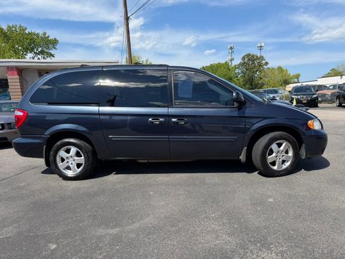 Used 2007 Dodge Grand Caravan SXT FWD image 2