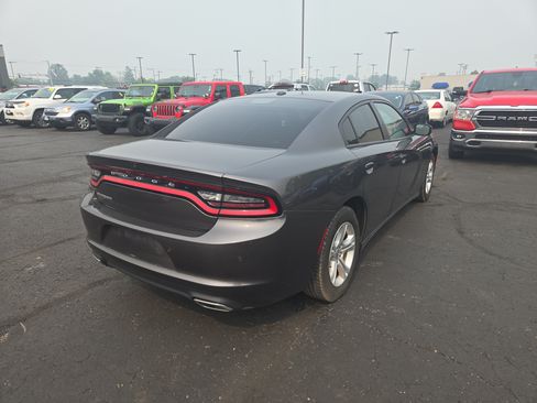 Used 2020 Dodge Charger SXT RWD image 5