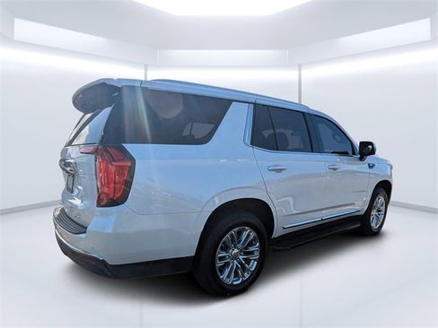 Used 2023 GMC Yukon SLT w/ SLT Luxury Package image 3