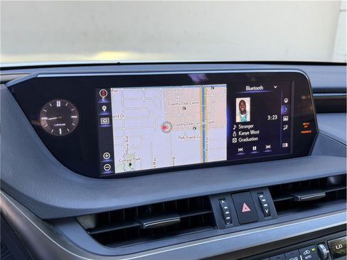 Used 2019 Lexus ES 300h w/ Premium Package FWD image 16