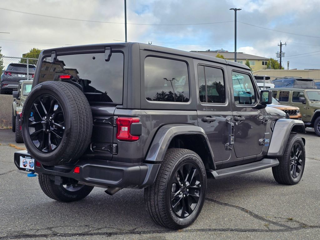 Used 2022 Jeep Wrangler Unlimited Sahara w/ Cold Weather Group AWD/4WD image 8