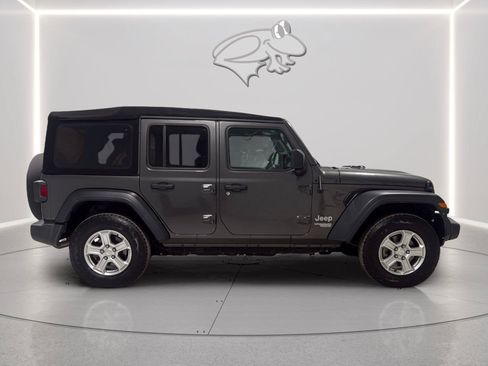 Used 2018 Jeep Wrangler Unlimited Sport S AWD/4WD image 6