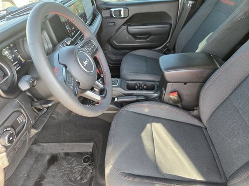 Used 2024 Jeep Wrangler Unlimited Rubicon AWD/4WD image 14