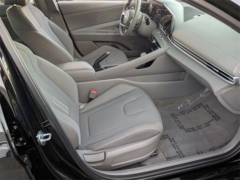 Used 2024 Hyundai Elantra SEL image 32