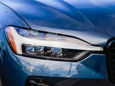 Used 2025 Volvo XC60 B5 Core image 12