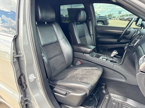 Used 2021 Jeep Grand Cherokee Laredo X RWD image 24