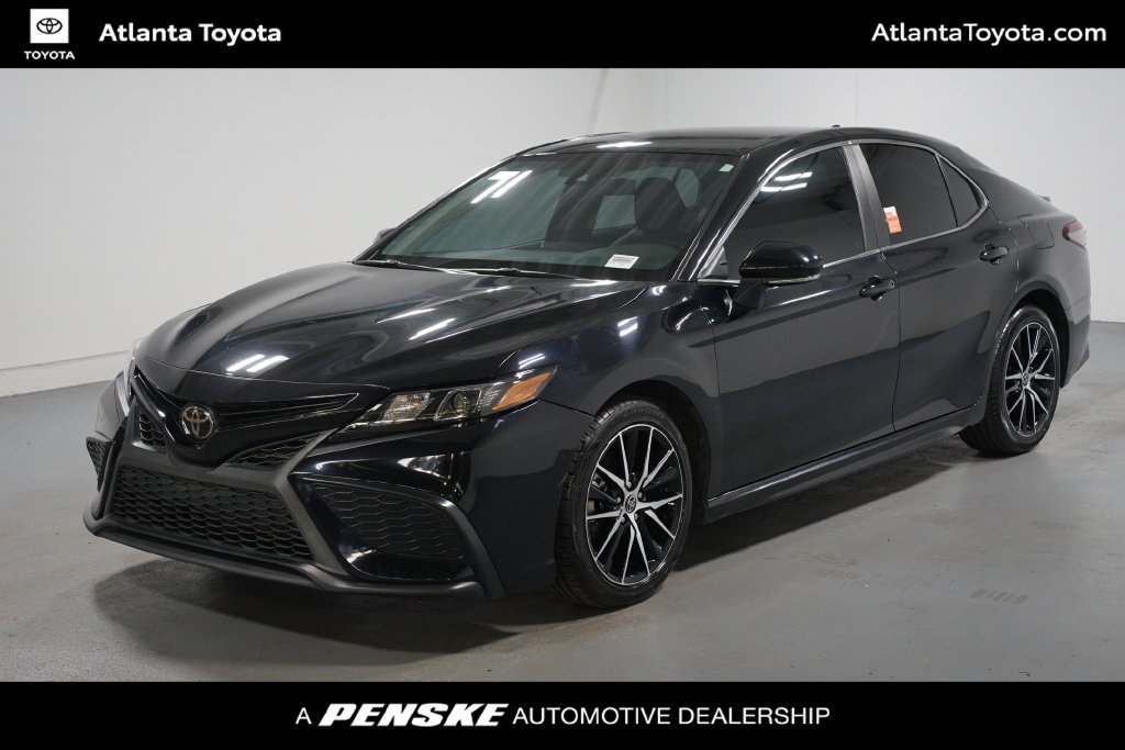 Certified 2022 Toyota Camry SE FWD image 1