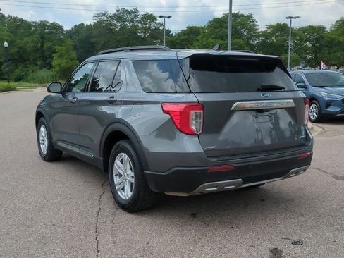 Used 2022 Ford Explorer XLT w/ Equipment Group 202A image 6