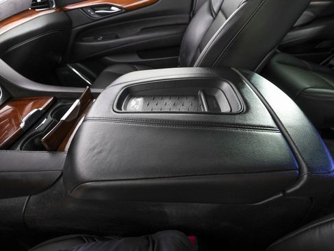 Used 2015 Cadillac Escalade Luxury image 29