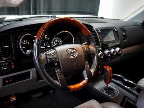 Used 2022 Toyota Sequoia Platinum AWD/4WD image 36