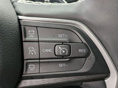 Used 2024 Jeep Grand Cherokee L Laredo image 20