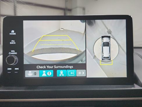 Used 2025 Honda Pilot Elite image 17