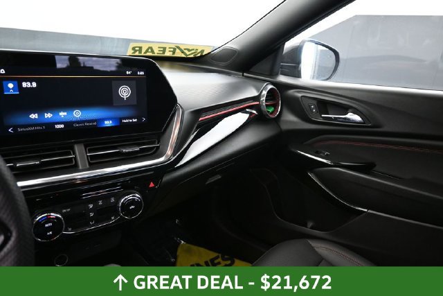 Used 2024 Chevrolet Trax RS w/ Sunroof Package FWD image 23