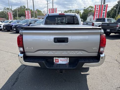 Used 2018 Toyota Tacoma SR5 AWD/4WD image 6