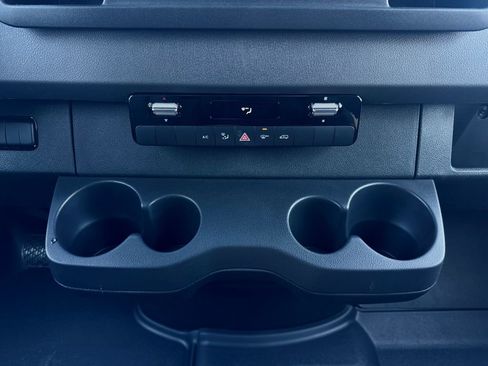 Used 2025 Mercedes-Benz Sprinter 2500 image 32