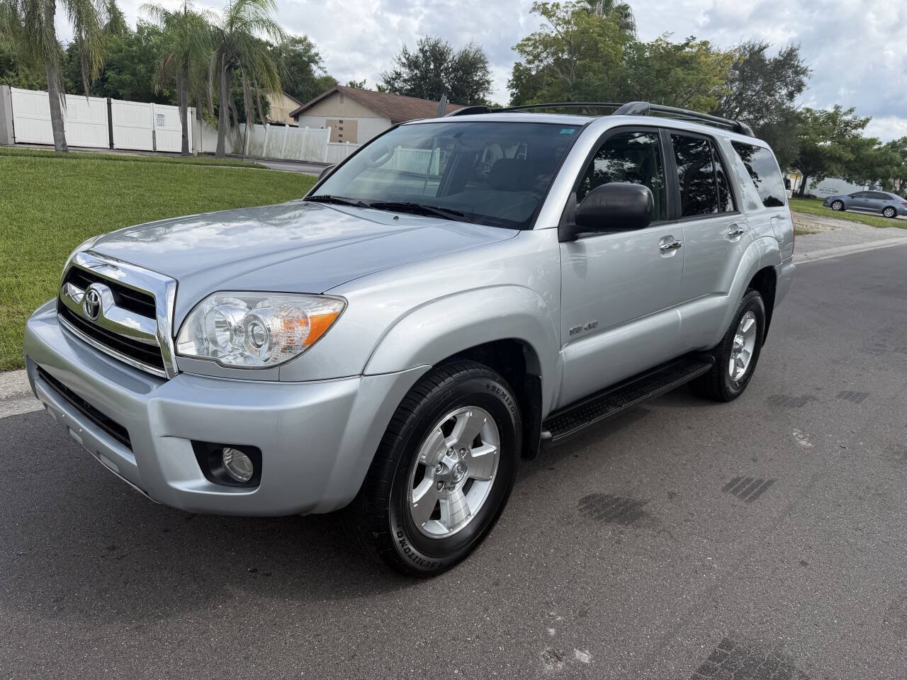 Used 2008 Toyota 4Runner SR5 w/ SR5 Extra Value Pkg 1 AWD/4WD image 1