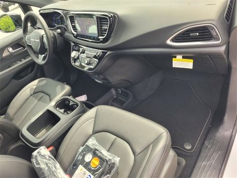 New 2026 Chrysler Voyager LX image 14