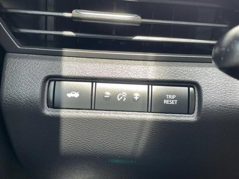 Used 2025 Nissan Altima 2.5 SV FWD image 13