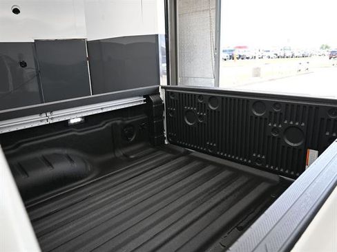 Used 2025 Nissan Frontier SL image 15