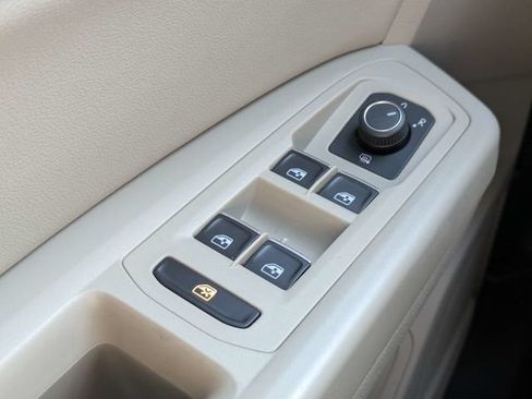 Used 2019 Volkswagen Atlas SE FWD image 26