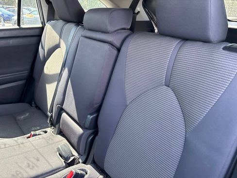 Used 2022 Toyota Highlander LE FWD image 13